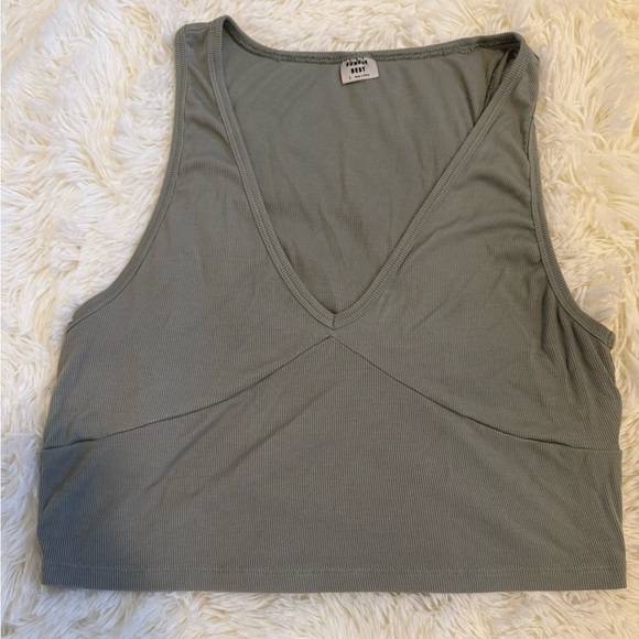 Aritzia: Sunday Best Ribbed Crop Top - Picture 3 of 6